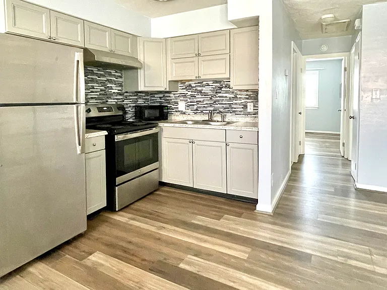 2100 Arctic Ave #14 — Photo 4