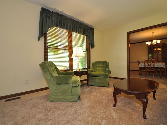 2nd image of 10821 Farragut Hills Blvd