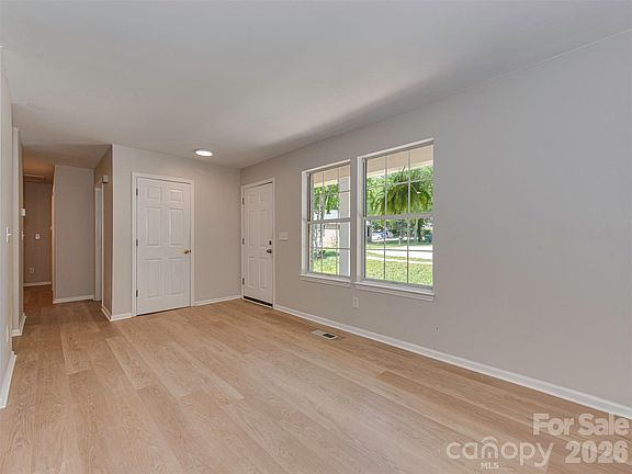 4th image of 702 Selma Burke Ln