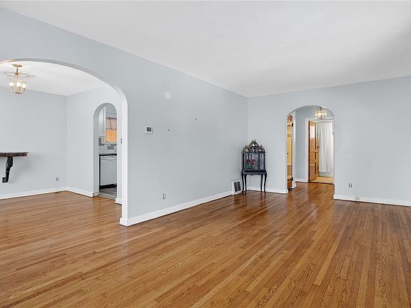 4th image of 1126 Monongahela Blvd