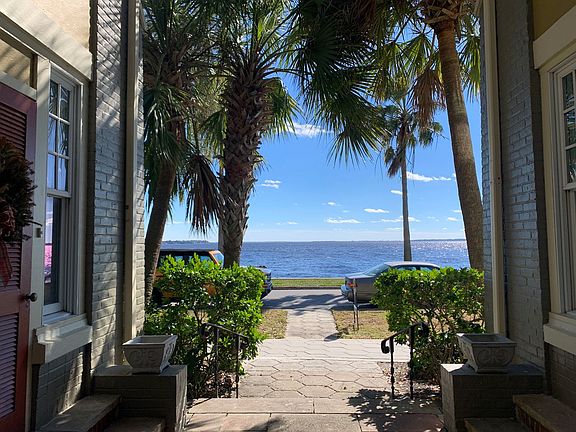 2nd image of 2125 River Blvd