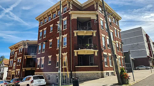 2930 Vine St Photo 1