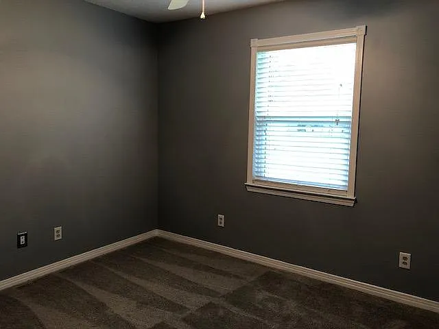 4 bed, 1985 sqft, $2,050 — Photo 2