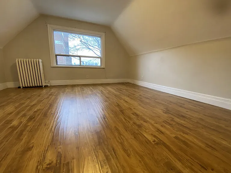 412 Dovercourt Rd #UPPER — Photo 13