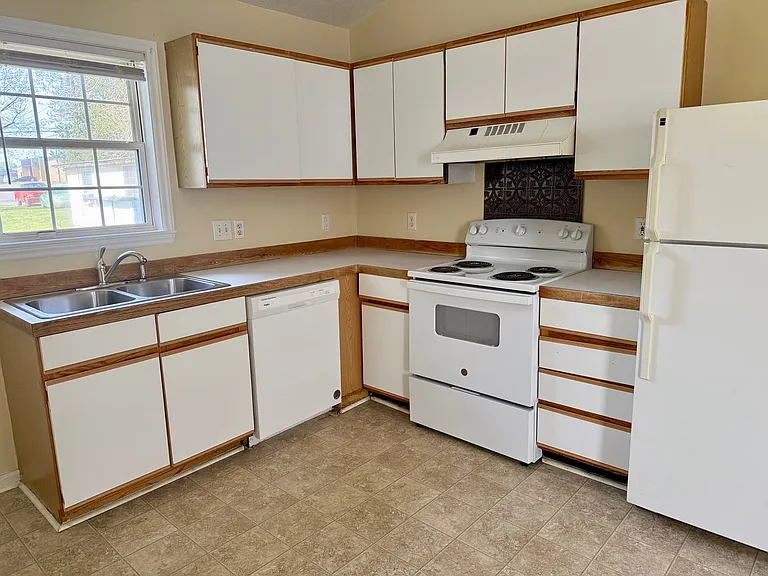 713 E Joyner St #B — Photo 3
