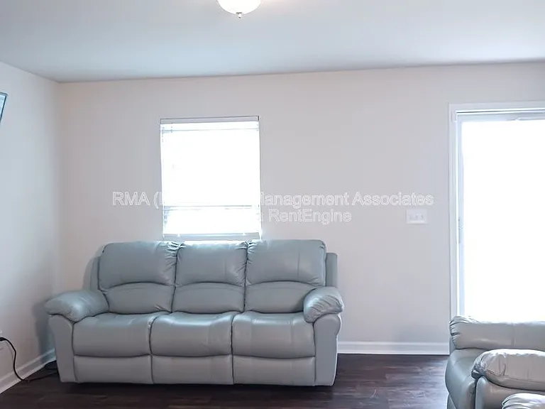 141 Catalpa Rd — Photo 4