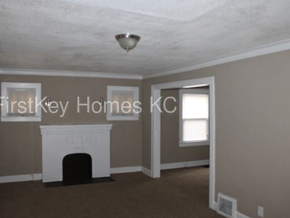 3rd image of 3919 Euclid Ave