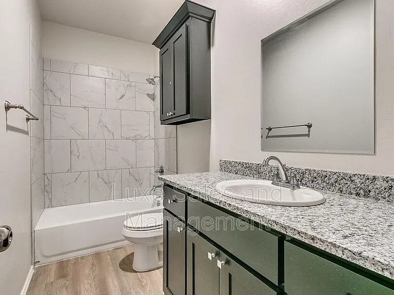 8003 NW 105th Ter — Photo 26