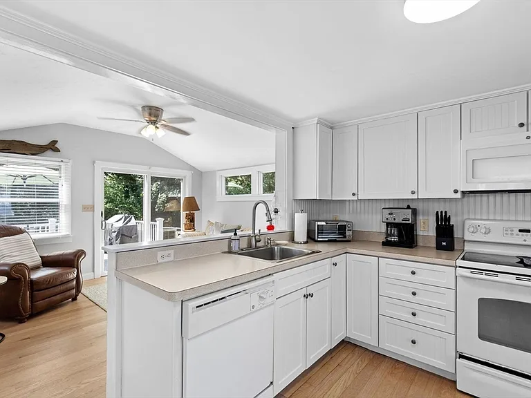 37 John Alden Rd #37 — Photo 6