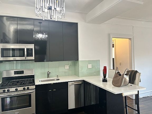 4th image of 16015 Powells Cove Blvd APT E302