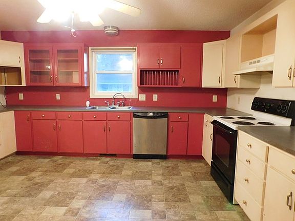 2nd image of 814 Henry St
