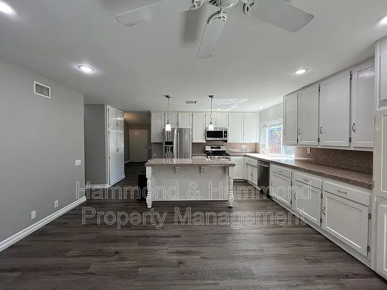 5716 Bloomfield St — Photo 9
