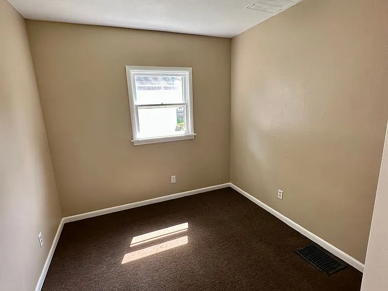 1124 W Market St — Photo 5