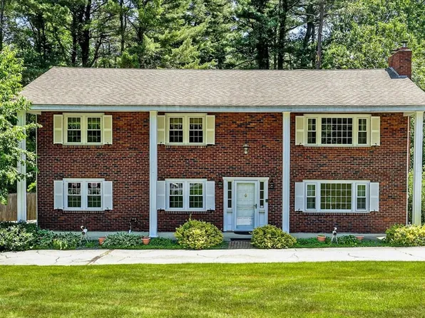52 Meadowbrook Rd, Bedford, MA 01730