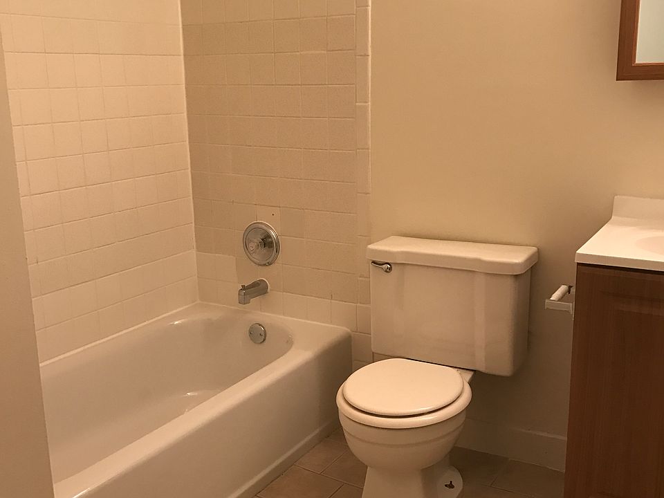 1st image of 359 W Hawthorne Cir #2nd