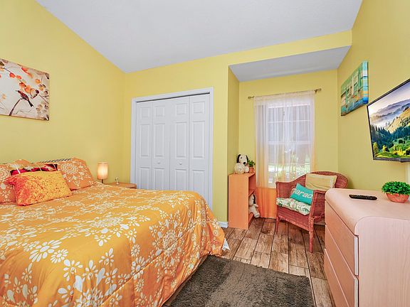 5th image of 143 Breezy Oaks Ct