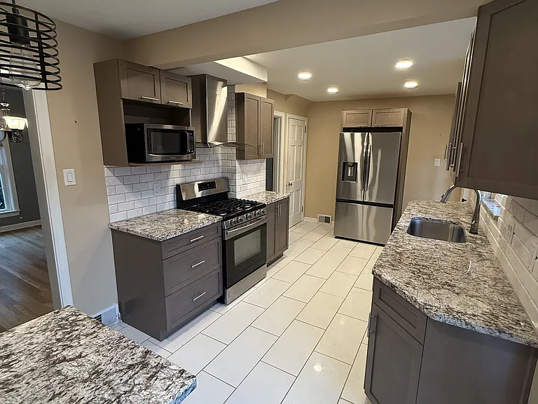 114 Newburn Dr — Photo 4