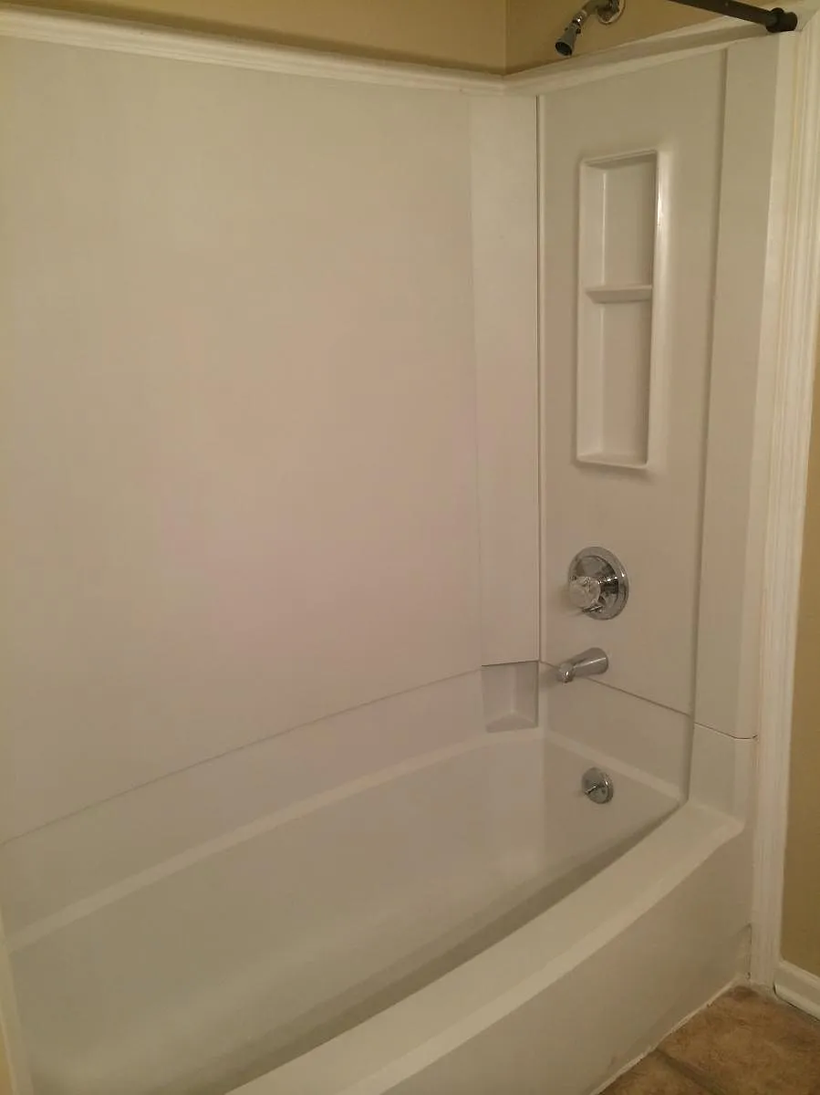 Building Photo - 463 Woodview Dr