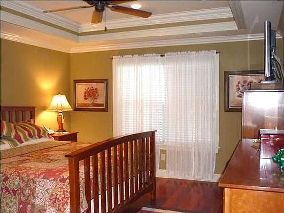 5th image of 101 Nicole Dr