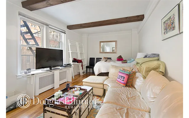 Rented by Douglas Elliman | media 29