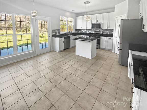 5th image of 10807 Fountaingrove Dr