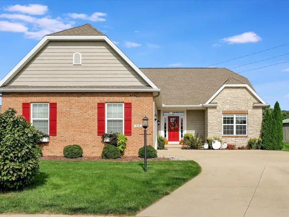 818 Woodspring Dr, Mahomet, IL 61853