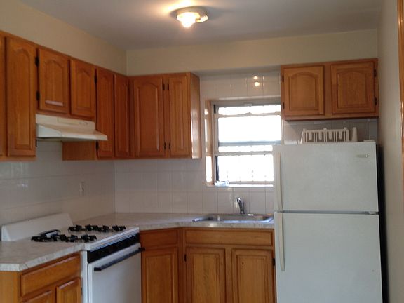 5th image of 4210 Ditmars Blvd