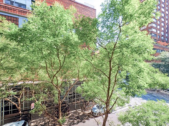 3rd image of 100 W 67th St APT 3E