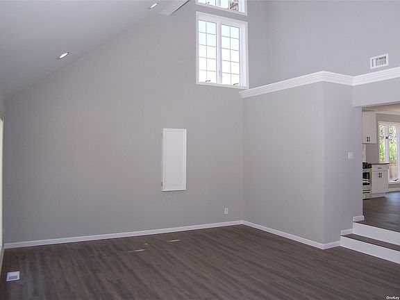 4th image of 36 Magnolia Dr