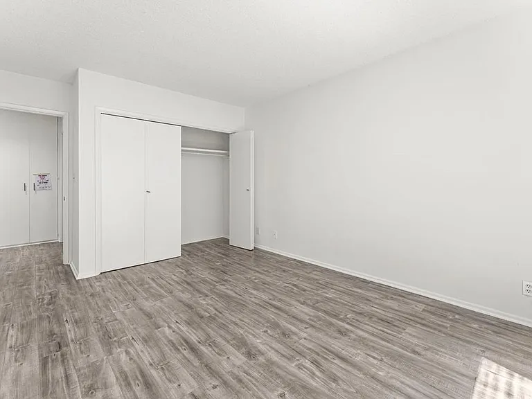 11946 Montana Ave #302 — Photo 25