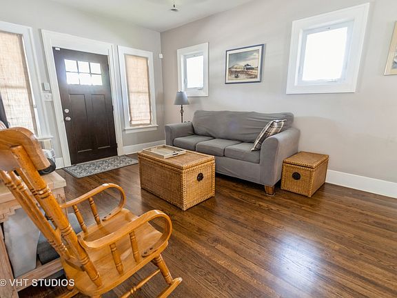 2nd image of 1071 E Prairie Ave