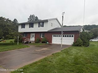 28 White Rock Ter, Courtdale, PA 18704