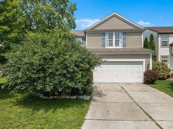 10341 Edgewater Trl, Holly, MI 48442