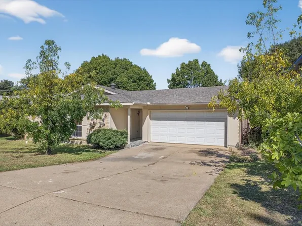 2203 Newbury Dr, Arlington, TX 76014