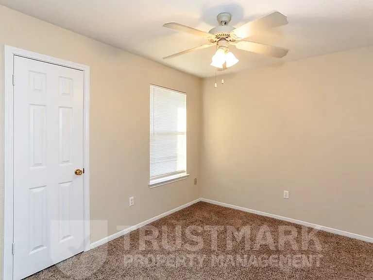 1001 Joe Morse Dr — Photo 24