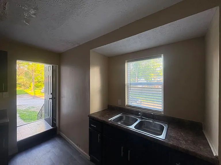 3721 N Lasalle St #2 — Photo 6