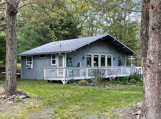106 Fox Rd, Dingmans Ferry, PA 18328