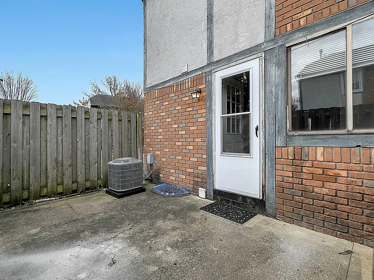 1925 Slaton Ct — Photo 17