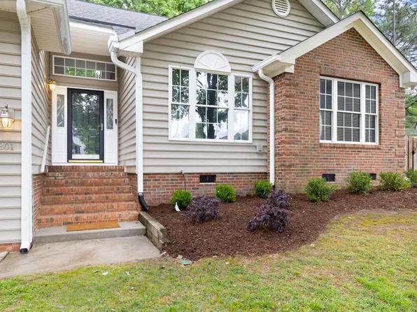 2301 Bolingbrook Ln, Raleigh, NC 27613