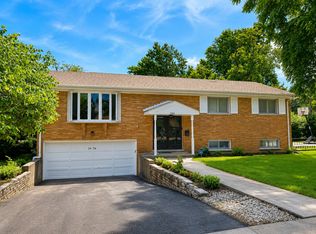 2436 Pick Dr, Glenview, IL 60025