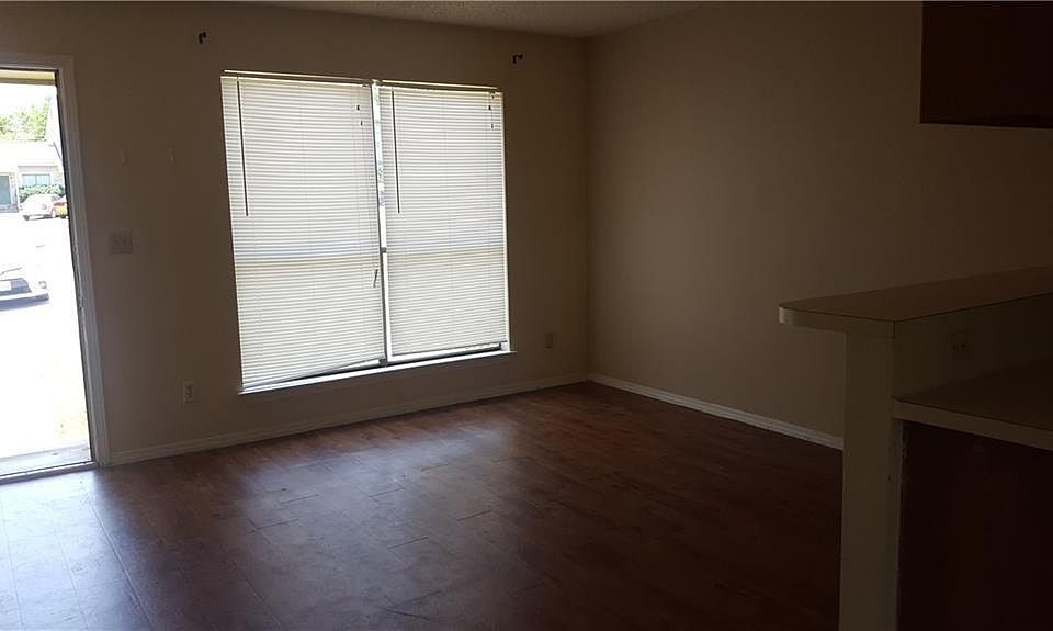 2nd image of 124 Hillside Dr #B