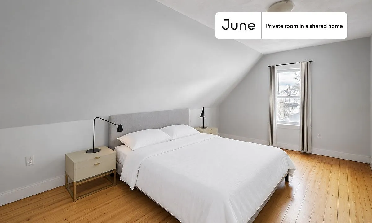 Queen bedroom in 4 bed/1.5 bath home in Somerville #1644 C — Photo 1