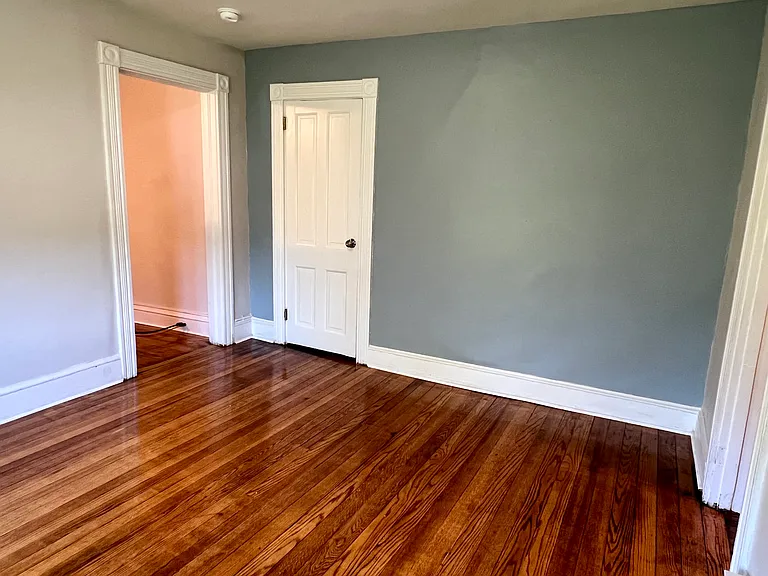 1411 E King St #6 — Photo 8