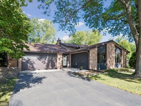 1549 Skyview Dr, Chaska, MN 55318