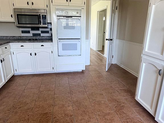 3rd image of 3140 Cedar Bluff Rd