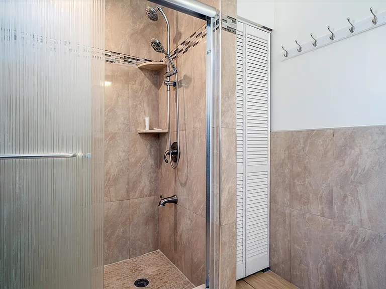 990 Windsong Way — Photo 20