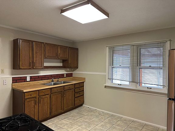 4th image of 3501 Westridge Ln