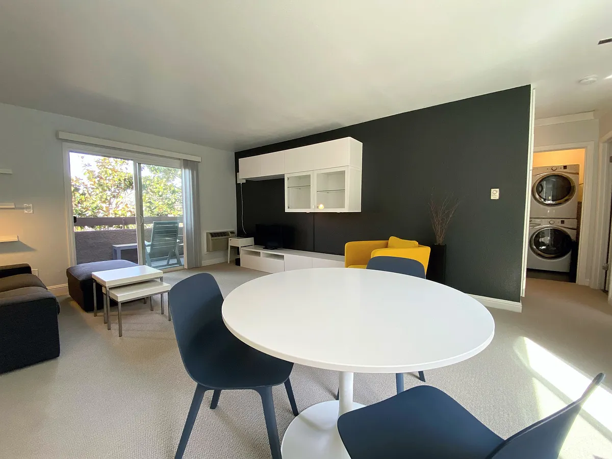 Living area - 2250 Monroe St #358
