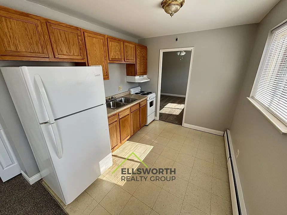 2216 Lawn Ave #4