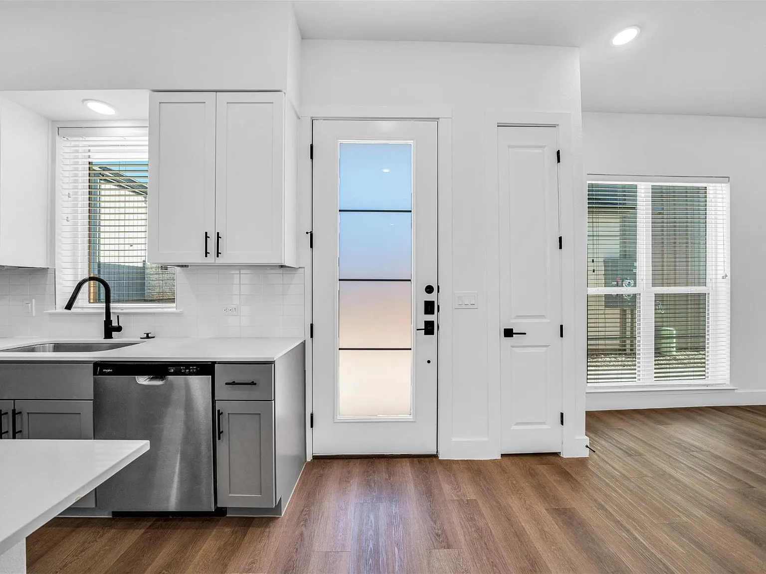2 bed, 2.0 bath, 1007 sqft, $1,850 — Photo 2